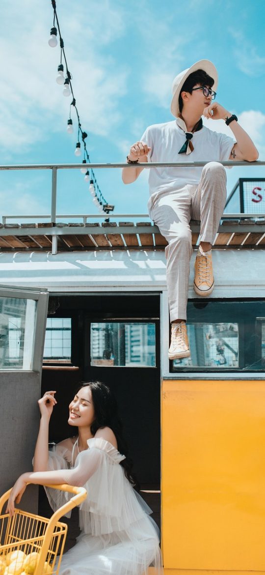 腾讯 元宝 记录与同步界面截图，按日期分组的历史记录列表，顶部显示多端同步状态标识